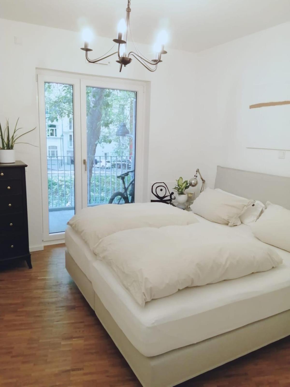 Design With River View Apartment Dusseldorf